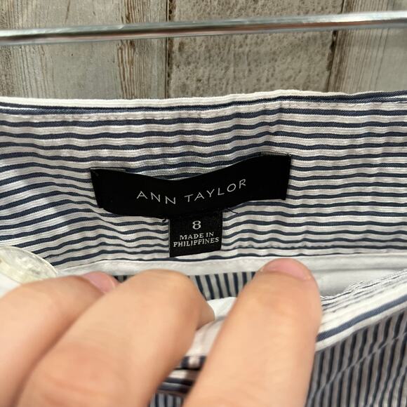 Ann Taylor Blue Seersucker Kate Boardwalk Bermuda Shorts Women’s Size 8 - Picture 3 of 9